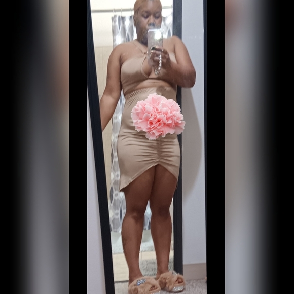 2 piece  crop top and skirt outfit - Picture 3 of 3